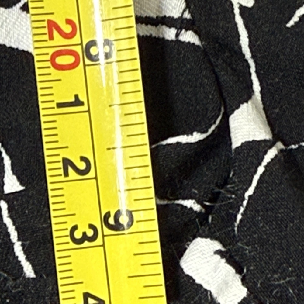 Mario Serrani Women's Size 6 Italy Comfort Stretch Shorts Leaf Print Tropical - Picture 8 of 14